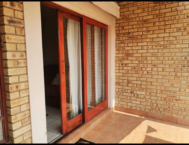 2 BEDROOM SECTIONAL TITLE FOR SALE IN SONNEVELD